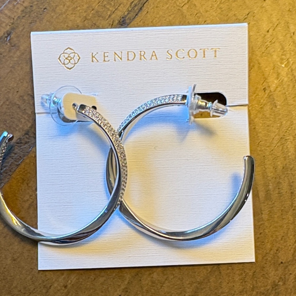 NWOT Kendra  Scott Shimmering Silver Hoop Earrings